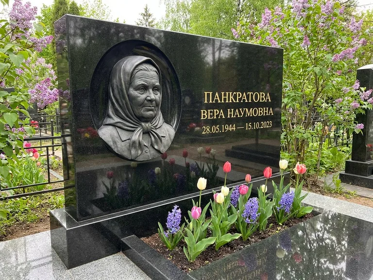 Памятник с барельефом — выполненная работа 26 в Красноярске