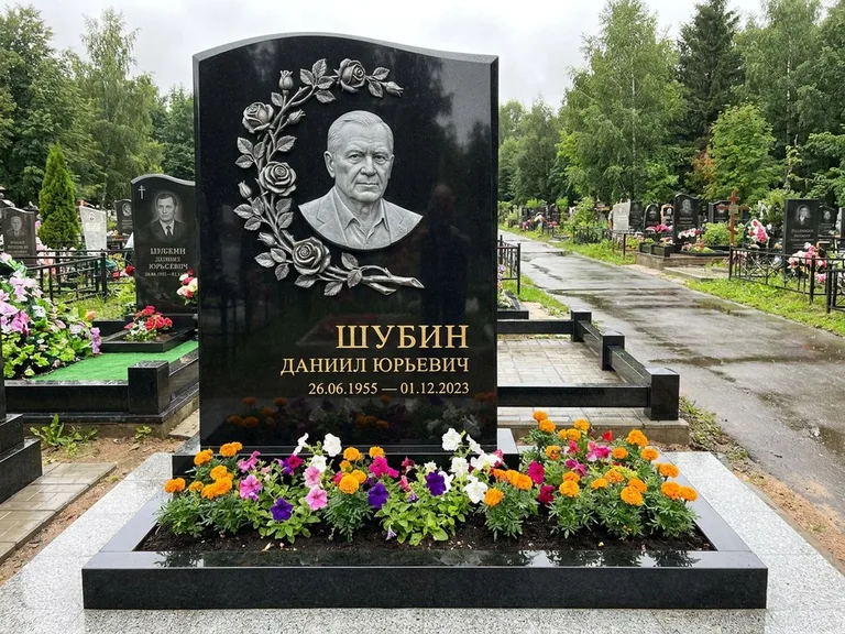 Памятник с барельефом — выполненная работа 34 в Красноярске