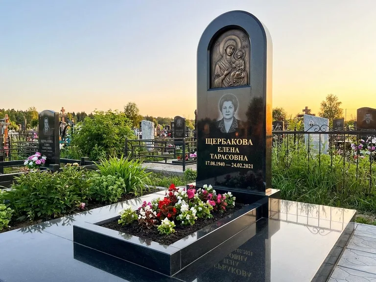 Памятник с барельефом — выполненная работа 35 в Красноярске