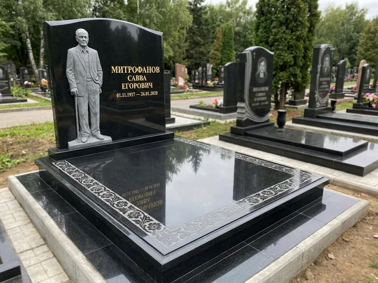Памятник с барельефом — выполненная работа 48 в Красноярске
