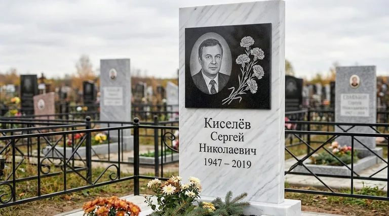 Памятник с гравировкой гвоздик — выполненная работа «Киселёв» в Красноярске