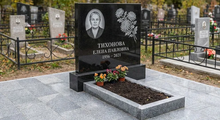 Памятник с гравировкой хризантем — выполненная работа «Тихонова» в Красноярске