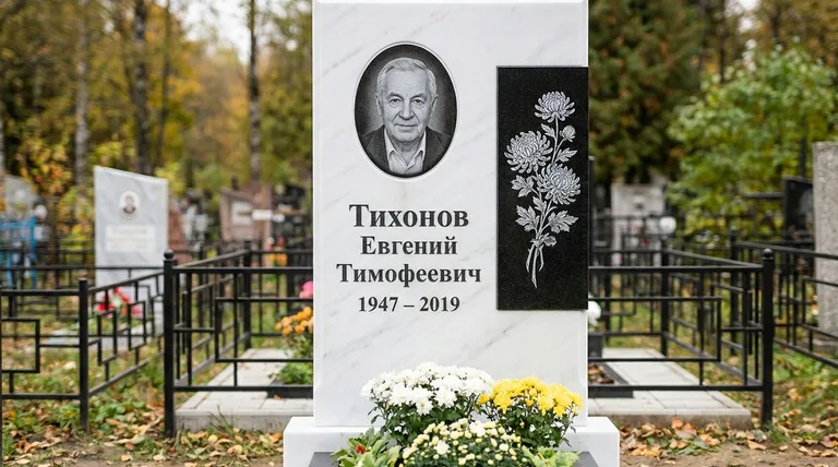 Памятник с гравировкой хризантем — выполненная работа «Тихонов» в Красноярске