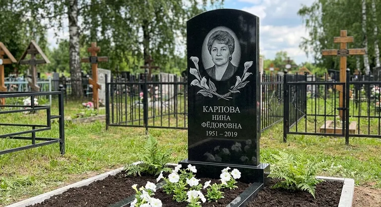 Памятник с гравировкой калл — выполненная работа «Карпова» в Красноярске