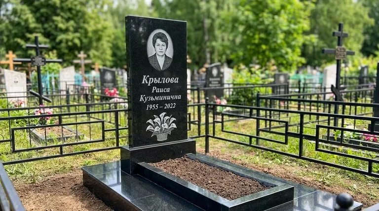 Памятник с гравировкой калл — выполненная работа «Крылова» в Красноярске