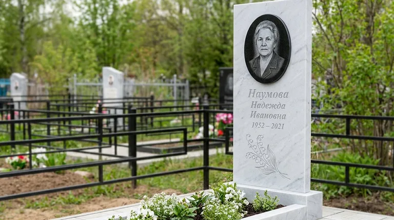 Памятник с гравировкой ландышей — выполненная работа «Наумова» в Красноярске