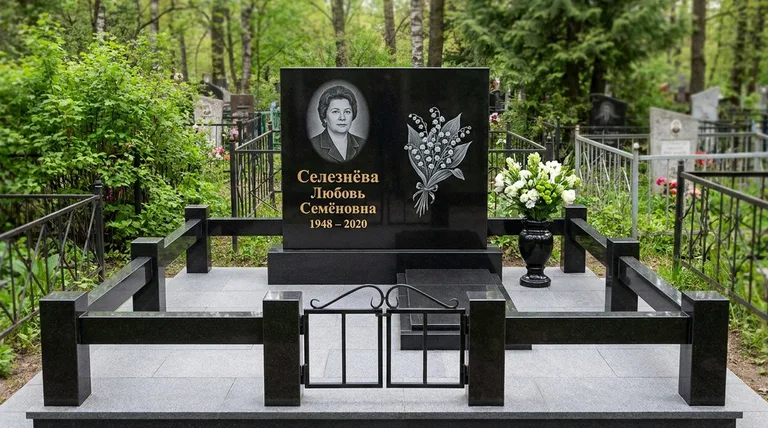 Памятник с гравировкой ландышей — выполненная работа «Селезнёва» в Красноярске
