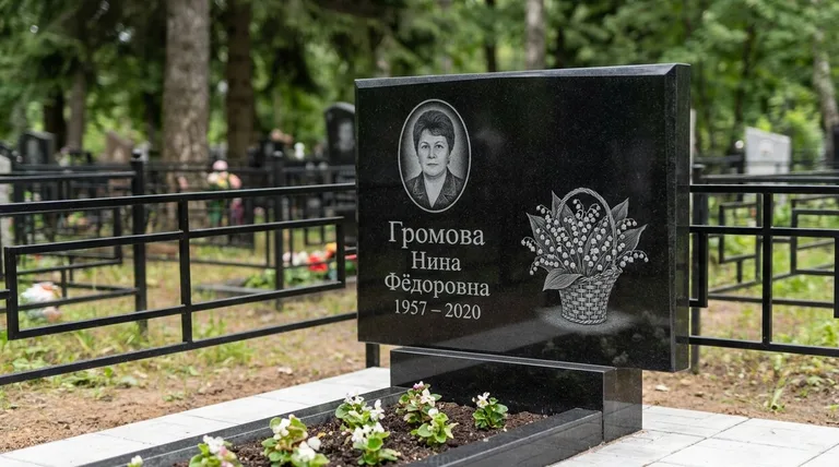 Памятник с гравировкой ландышей — выполненная работа «Громова» в Красноярске