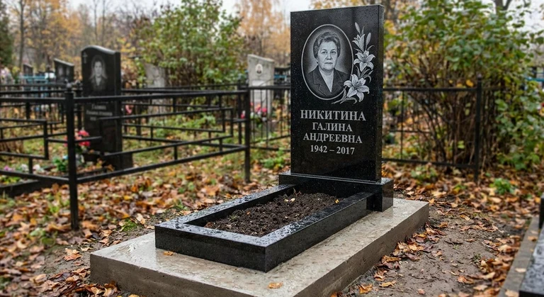 Гравировка лилий на памятник в Красноярске — пример работы на граните