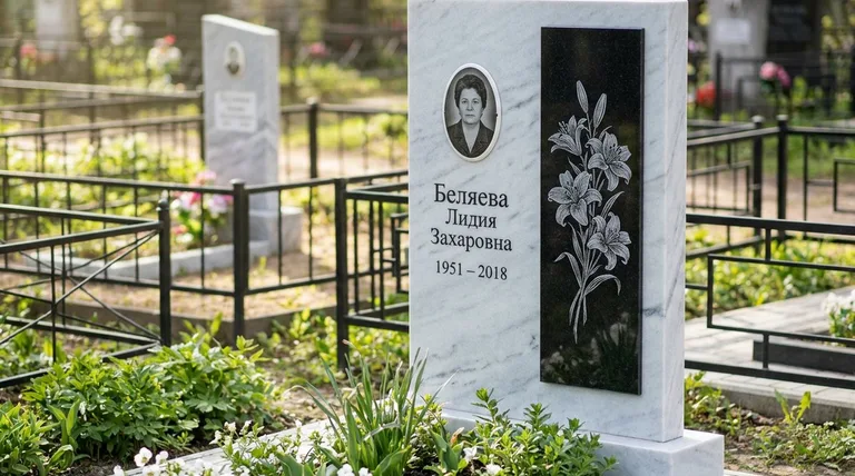 Памятник с гравировкой лилий — выполненная работа «Беляева» в Красноярске
