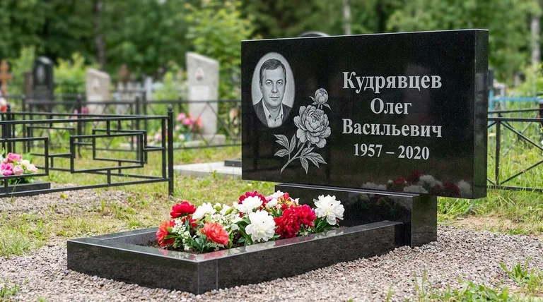 Памятник с гравировкой пионов — выполненная работа «Кудрявцев» в Красноярске