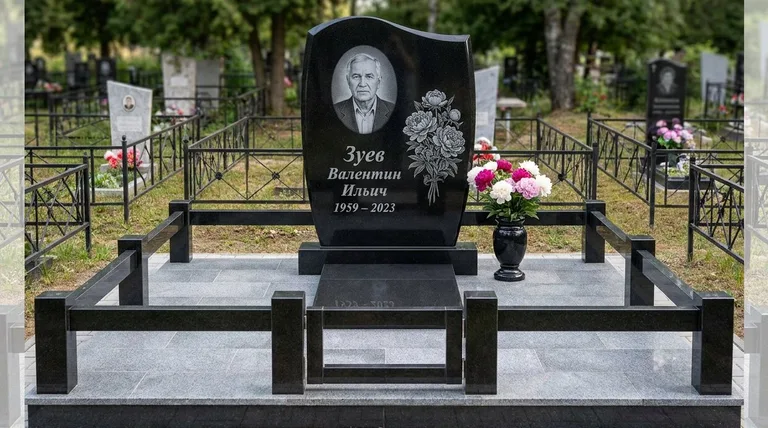 Памятник с гравировкой пионов — выполненная работа «Зуев» в Красноярске