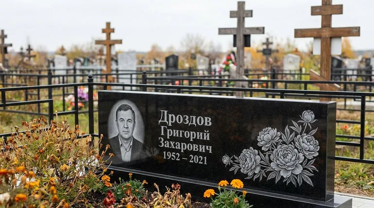 Памятник с гравировкой пионов — выполненная работа «Дроздов» в Красноярске