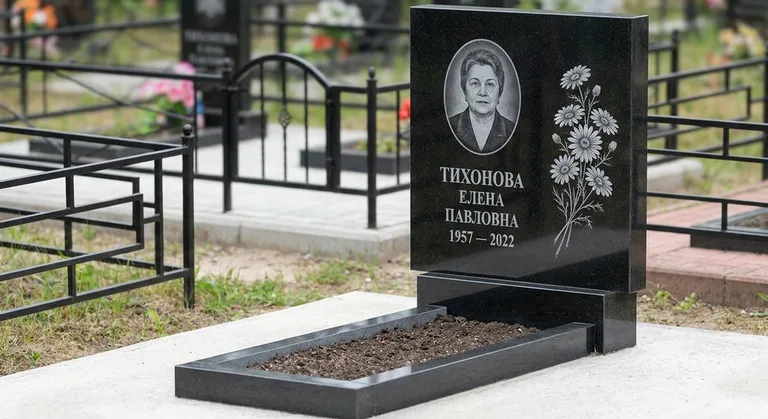 Памятник с гравировкой ромашек — выполненная работа «Тихонова» в Красноярске