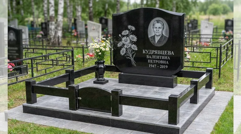 Памятник с гравировкой ромашек — выполненная работа «Кудрявцева» в Красноярске