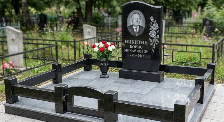 Памятник с гравировкой роз — выполненная работа «Никитин» в Красноярске