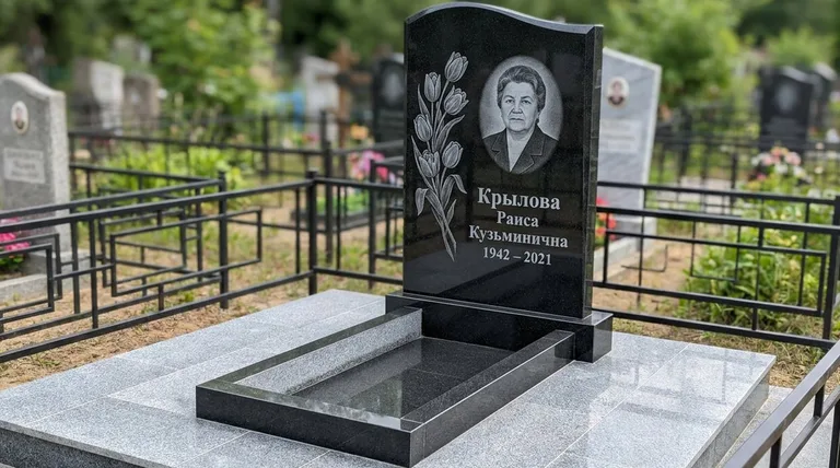 Памятник с гравировкой тюльпанов — выполненная работа «Крылова» в Красноярске