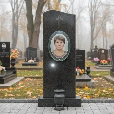 Овальный портрет на стекле 240×300 мм на памятнике в Красноярске