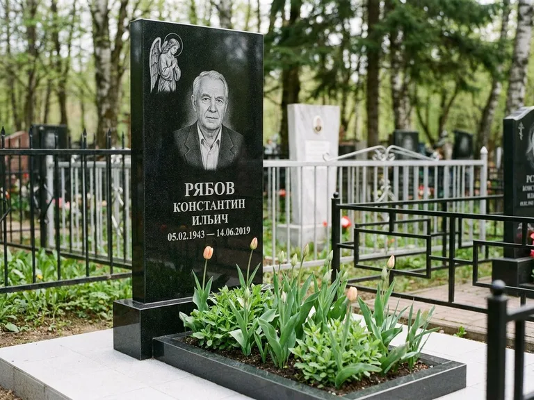 Памятник с гравировкой ангела — гравировка ангела с крестом рядом с эпитафией, работа «Фаддеев» в Красноярске