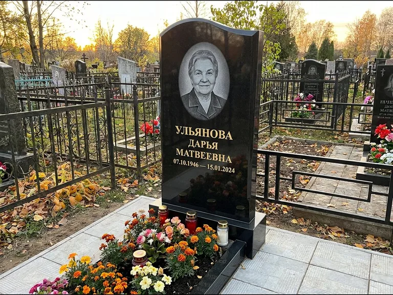 Гравировка портрета на чёрном граните — выполненная работа 12 в Красноярске
