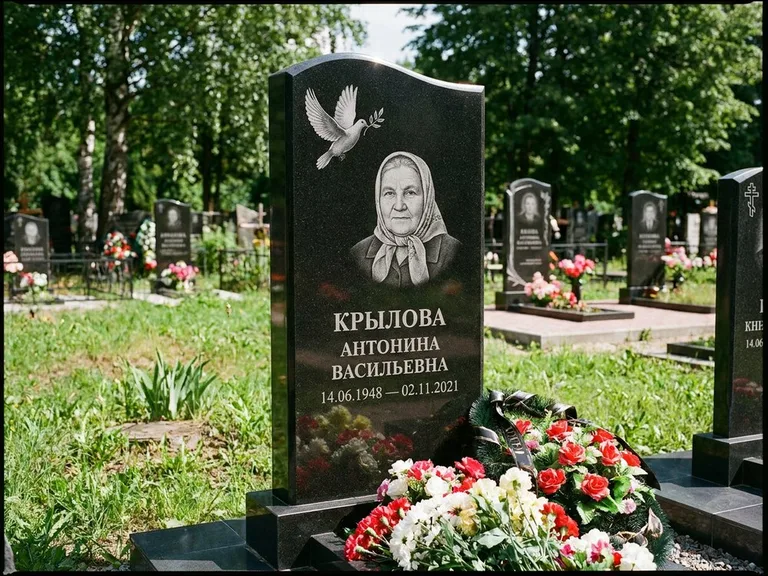 Памятник с гравировкой голубей — гравировка голубей, работа «Крылова» в Красноярске