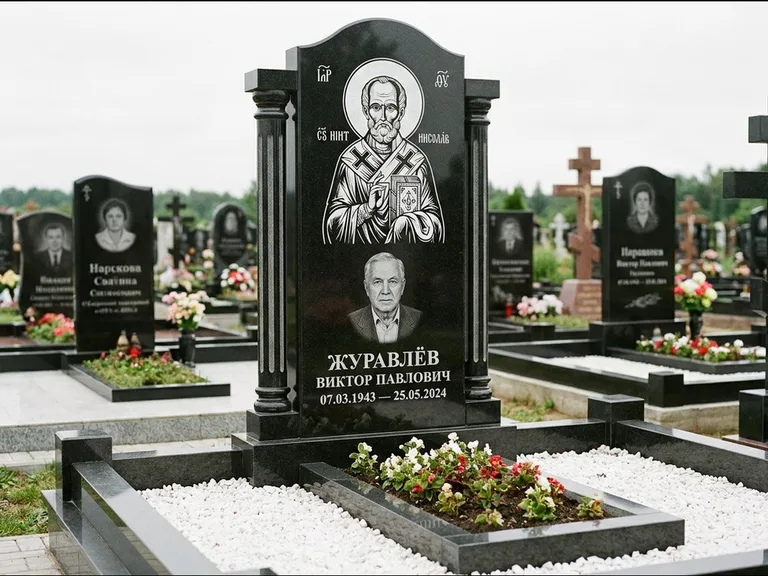 Памятник с гравировкой иконы — икона в резном киоте, работа «Верещагина» в Красноярске