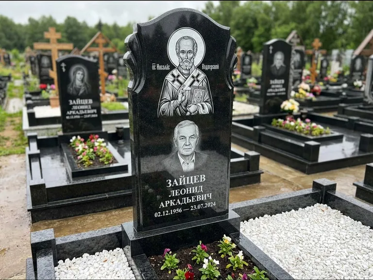 Памятник с гравировкой иконы — образ Николая Чудотворца, работа «Лебедева» в Красноярске
