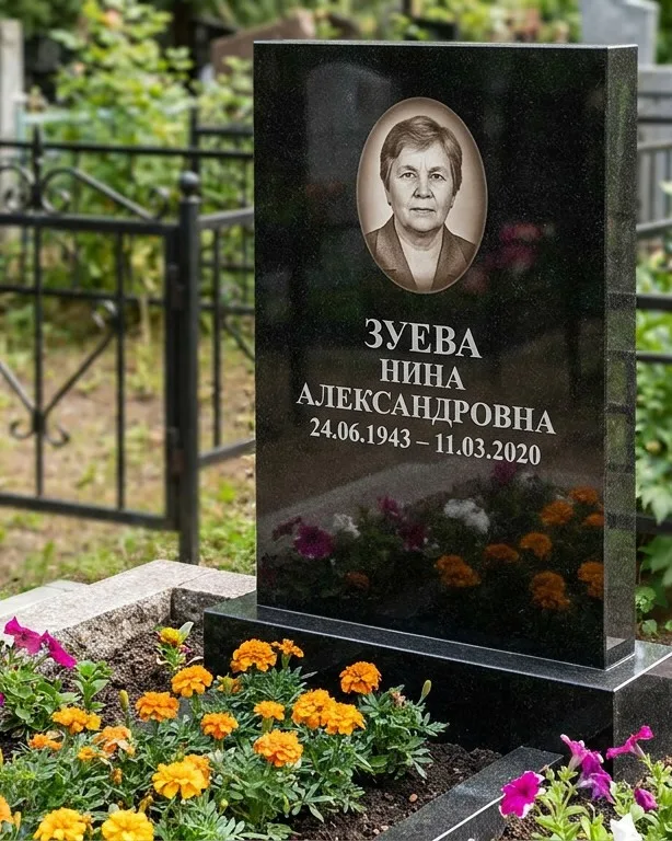 Горизонтальный чёрный гранитный памятник под ключ в Красноярске