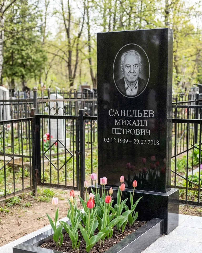 Горизонтальный памятник под ключ на гранитном основании в Красноярске