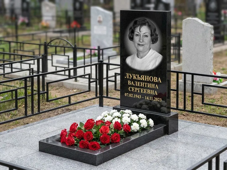 Портрет на памятнике в Красноярске — Ч/б портрет → гравировка на стандартном комплексе