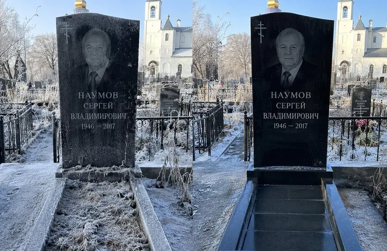 Диптих №18: могила с деревянным крестом и низкой оградкой — выполота трава в Красноярске