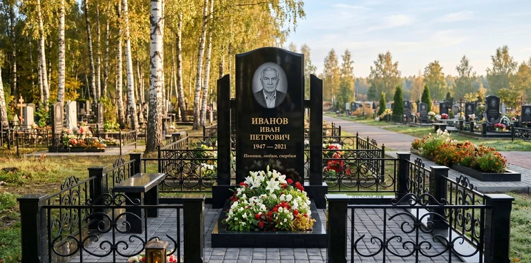 Установка памятника на могилу под ключ в Красноярске — гранитный мемориальный комплекс, ограда, плитка, благоустройство