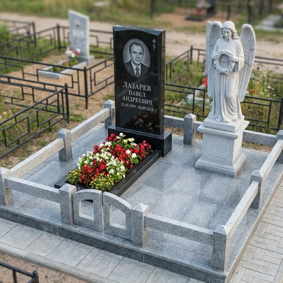 Памятник со скульптурой ангела из чёрного гранита