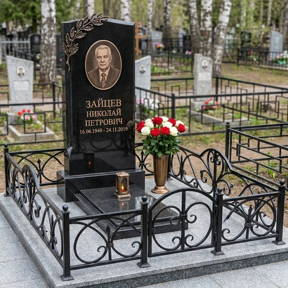 Памятник из черного гранита и металла