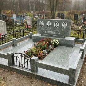 Семейный памятник на четверых из серо-зеленого гранита