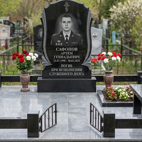 Памятник сотруднику полиции, погибшему при исполнении — комплекс