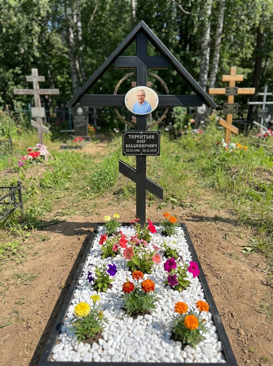 Портрет на памятнике в Красноярске — Крупный овал на кресте, портрет по грудь
